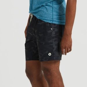 Vuori Black Watercolor Camo Kore Athletic Shorts with Liner Size Mens Small
